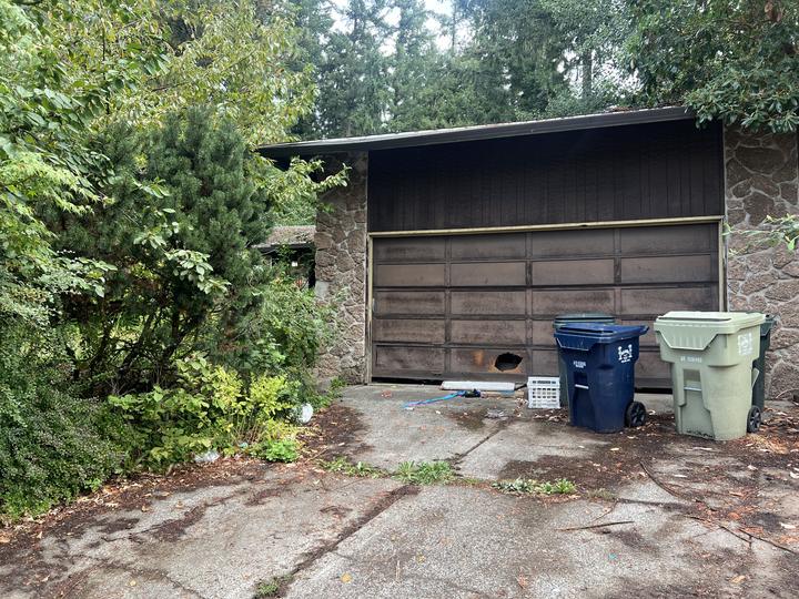 Murphy Ct house in Aloha before renovation, bought as-is by Rubix